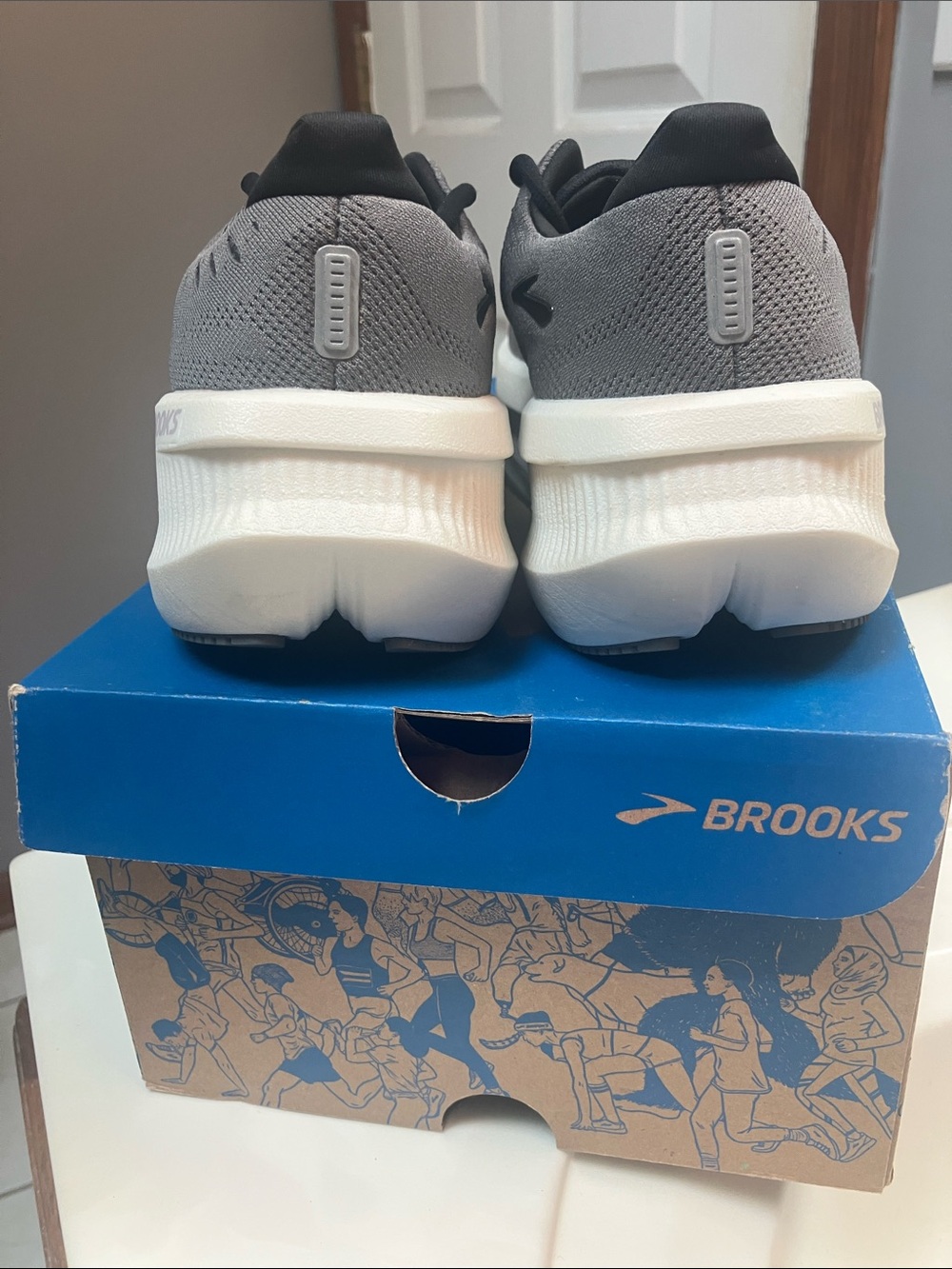 Brooks Women's Glycerin Max 2 Brand New Size 9 Medium (Retail $200) - Picture 6 of 7